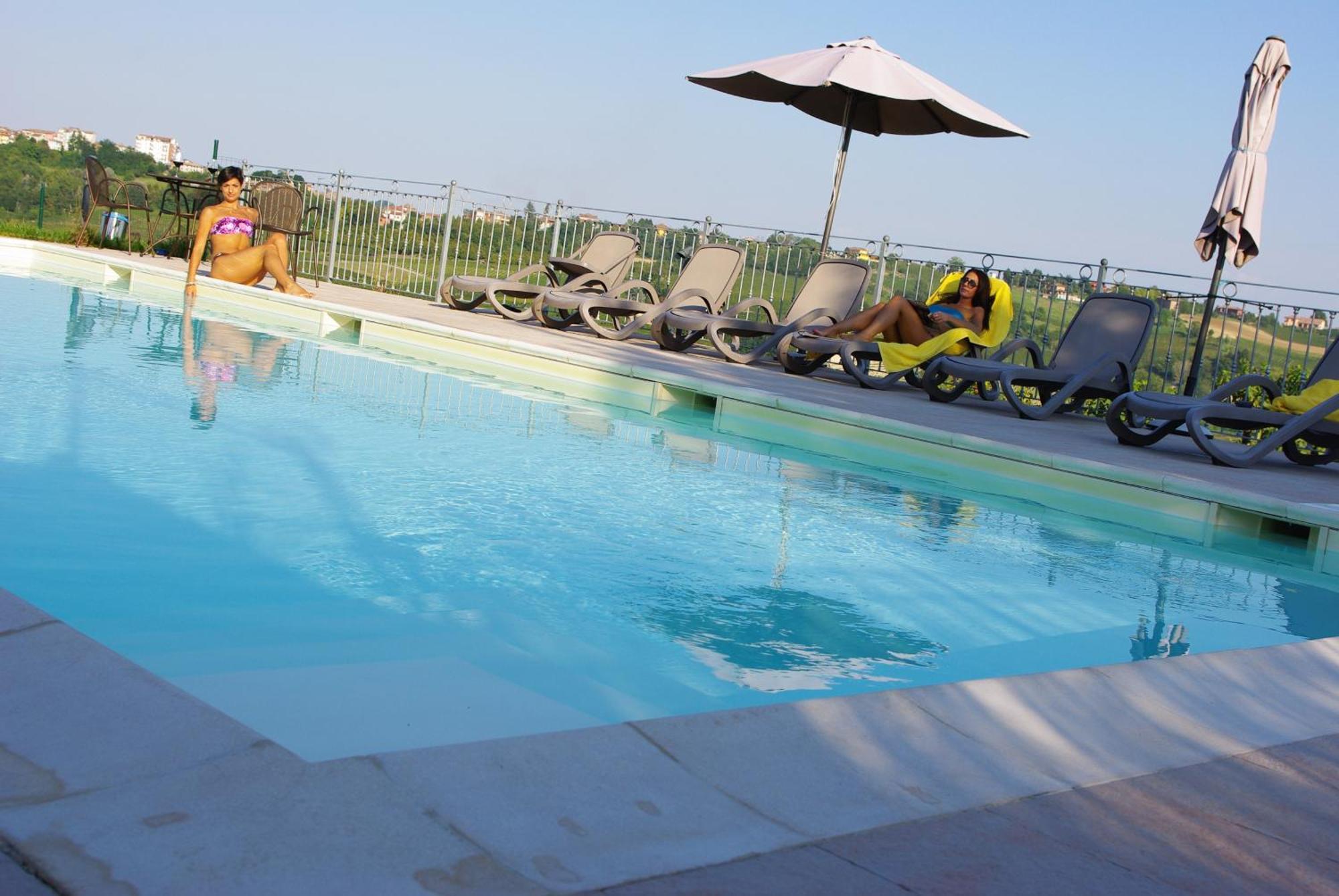 Naturalmente Wine Resort Agliano Terme Exteriör bild